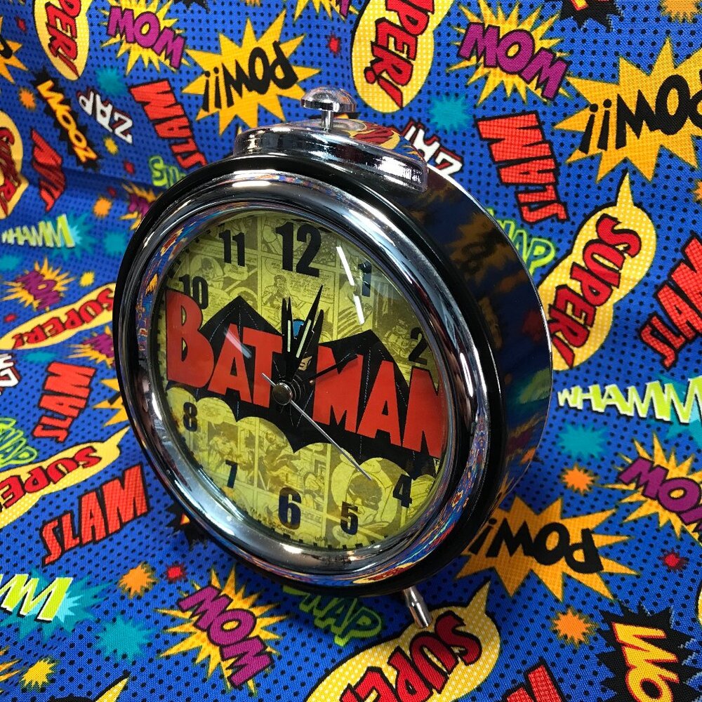 Batman Wind Up Alarm Clock - Picture 2 of 5